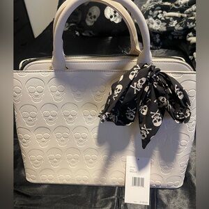 White betsey johnson skull purse tote
